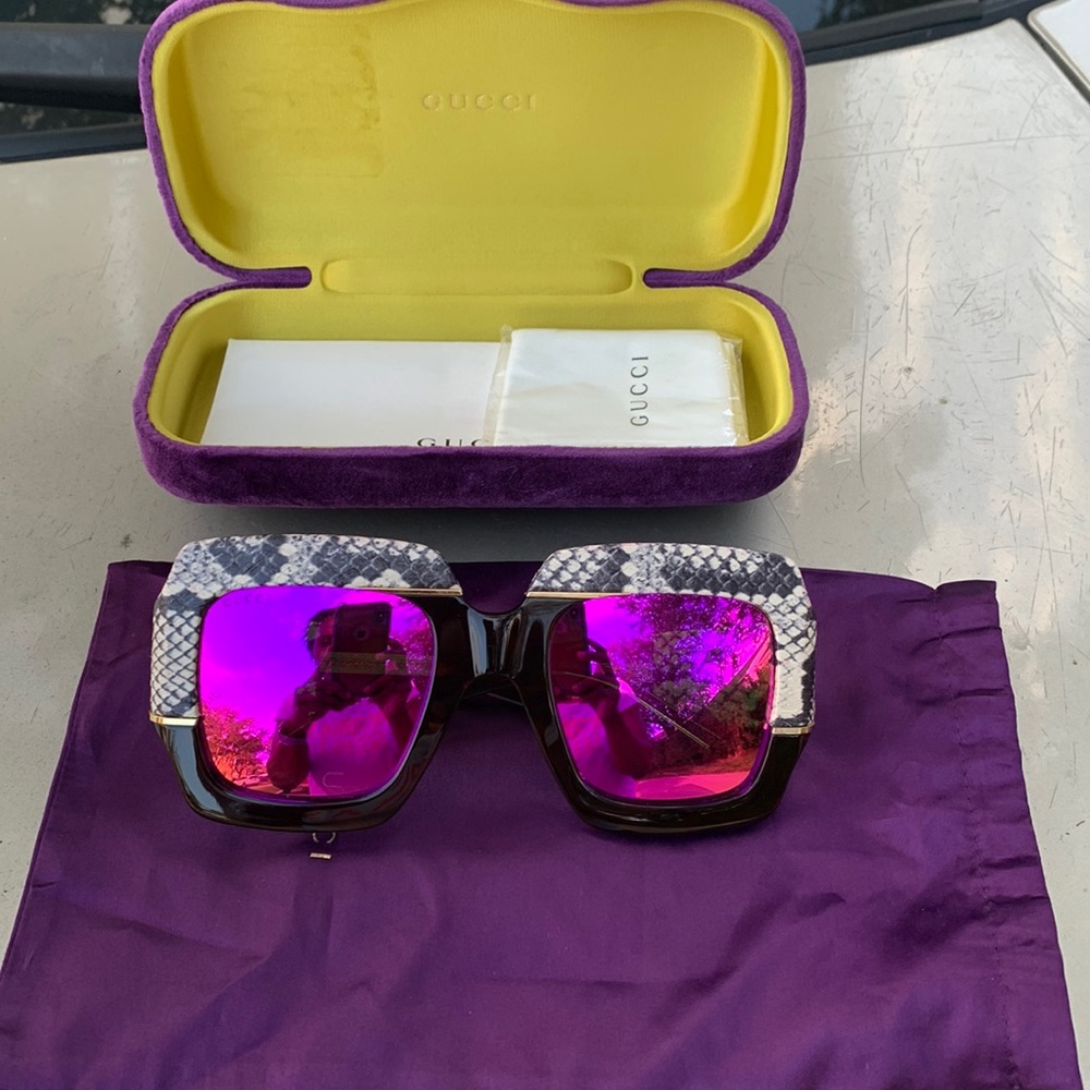 A brand new pairGucci glasses